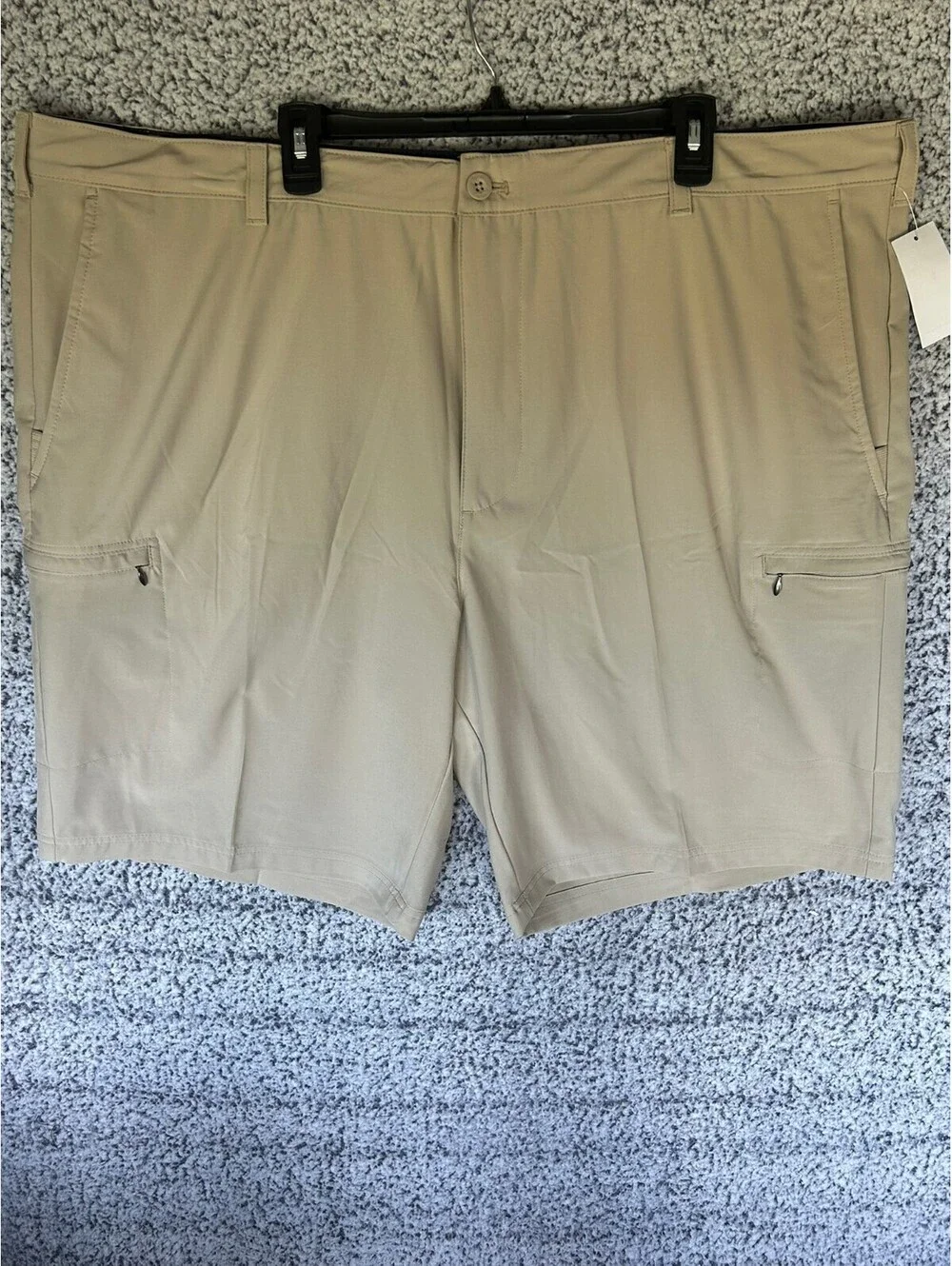 NWT IZOD Golf SwingFlex Cargo Shorts 48 Khaki Classic Fit Stretch UPF 50